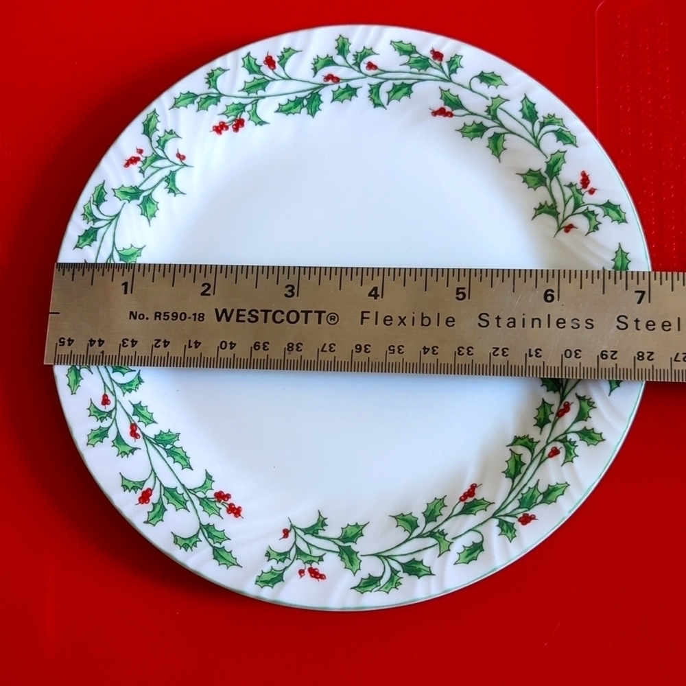 7" Plate Totally Today Holly Leaf Christmas Holiday - Picture 2 of 4